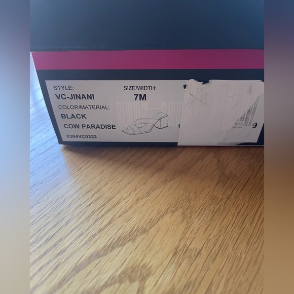 Vince Camuto Sandals *Flaw - Picture 15 of 16